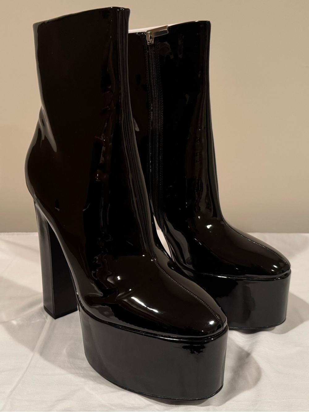 Steve Madden Passion Black Patent Platform Boots Size 11 NIB